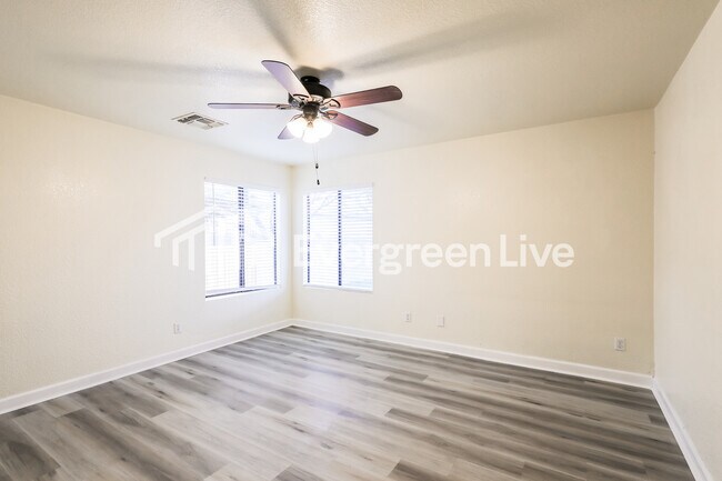 Building Photo - 1462 W Breakwell St