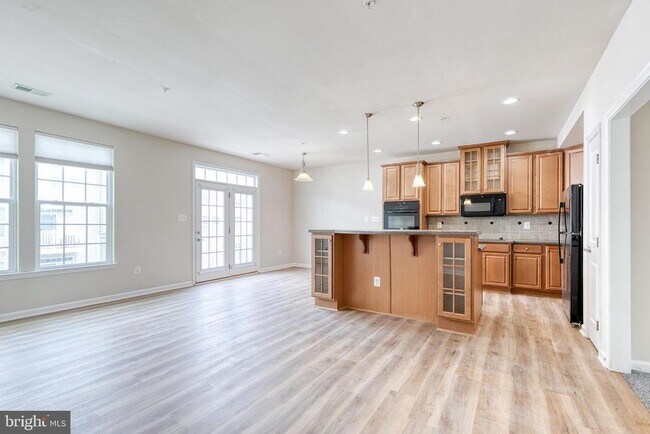 Building Photo - 365 Chessington Dr
