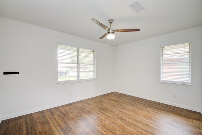 Building Photo - 8939 Rockhurst Dr