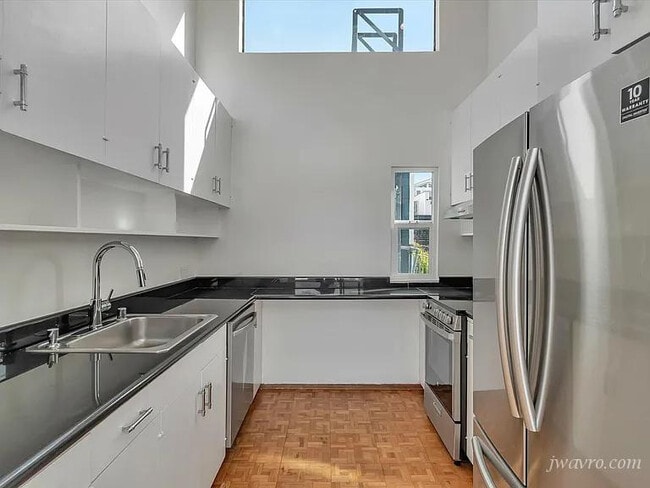 Building Photo - 112 Pfeiffer St