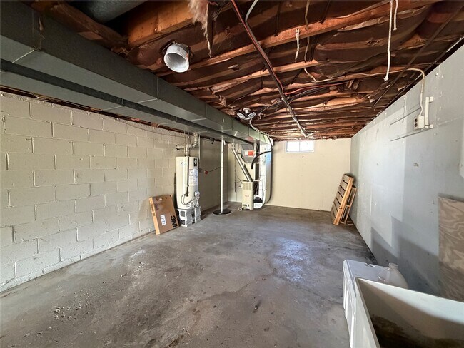 Building Photo - 127 Pierce Ave