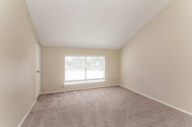 Building Photo - 7307 Park W Dr