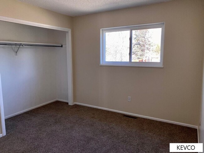 Building Photo - Sprawling Four Bedroom Home