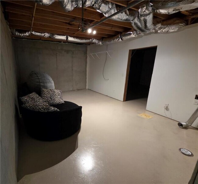 Building Photo - 3060 Glen Wallace Dr