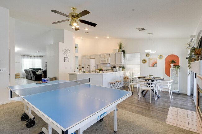 Building Photo - Fully Furnished Single-Story Gem – Spaciou...