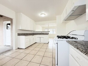 Building Photo - 12712 Kalnor Ave