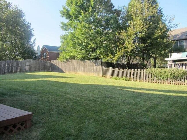 Building Photo - 537 Forest Hill Dr