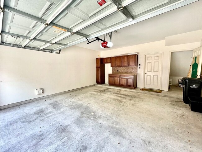 Building Photo - 32 Waugh Dr