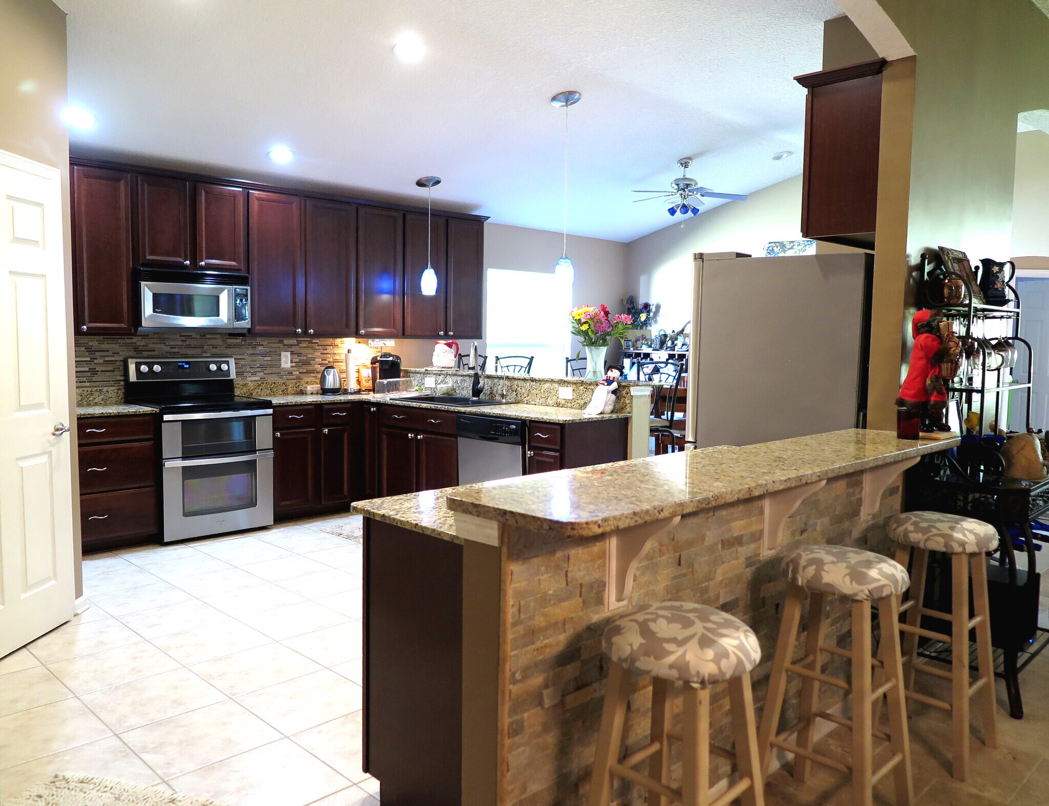 Serving Wet Bar - 437 Lake Monroe Pl