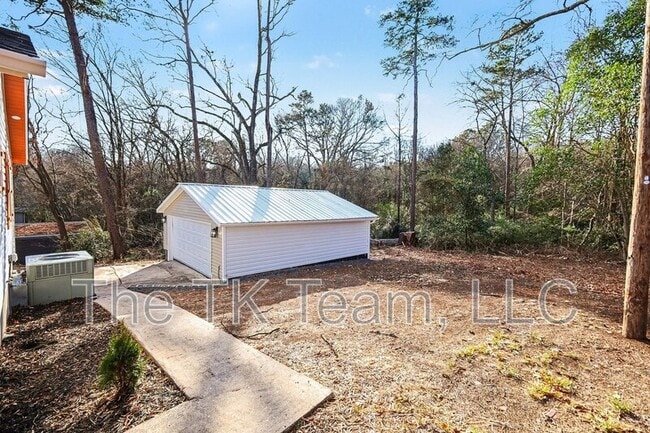 Building Photo - 416 Richardson St