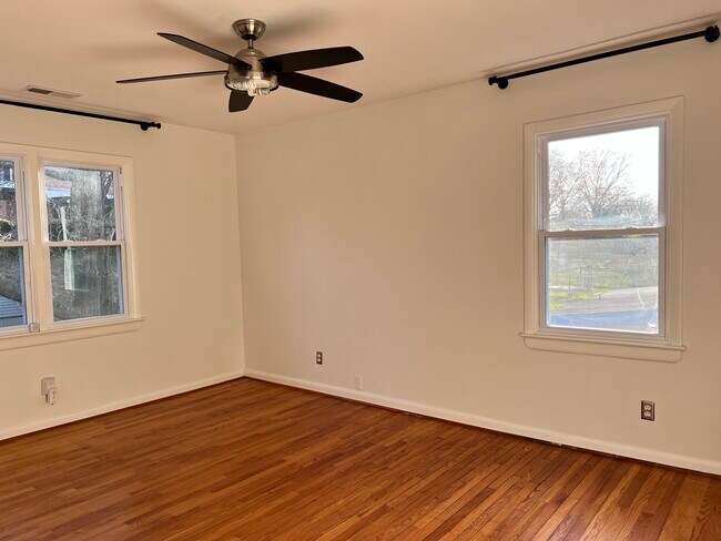 Building Photo - 3047 O St SE