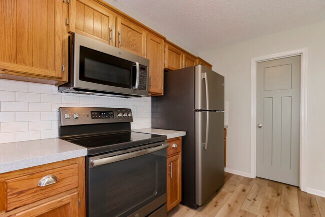 Building Photo - 14 Wallingford Dr
