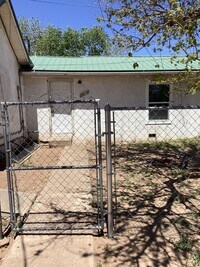Building Photo - Newly Renovated 2 Bedroom, 1 bath! Located in Portales! Water Included!