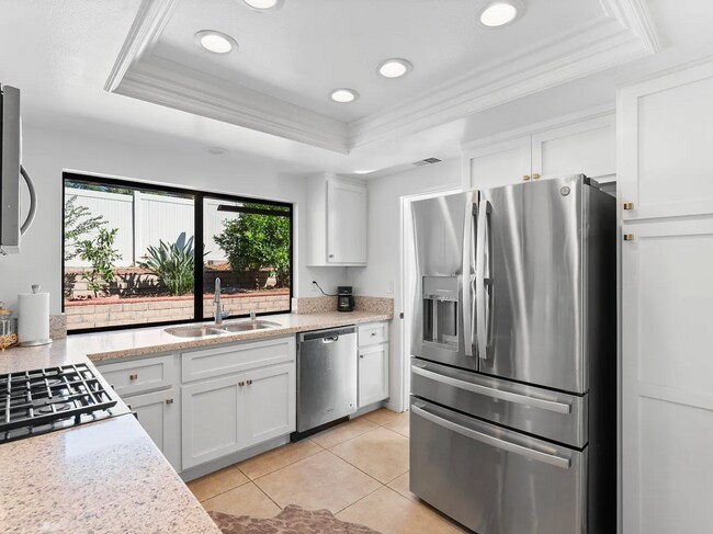 Building Photo - 13 Heather Hill Ln