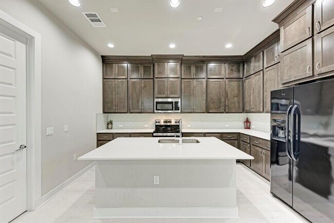 Building Photo - 3108 E 51st St