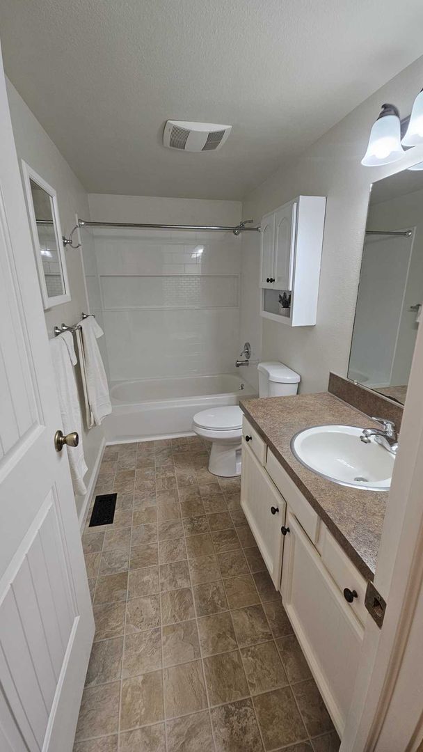 Building Photo - Charming updated 3 bed 1 bath ranch style home with double car garage and large fenced back yard.