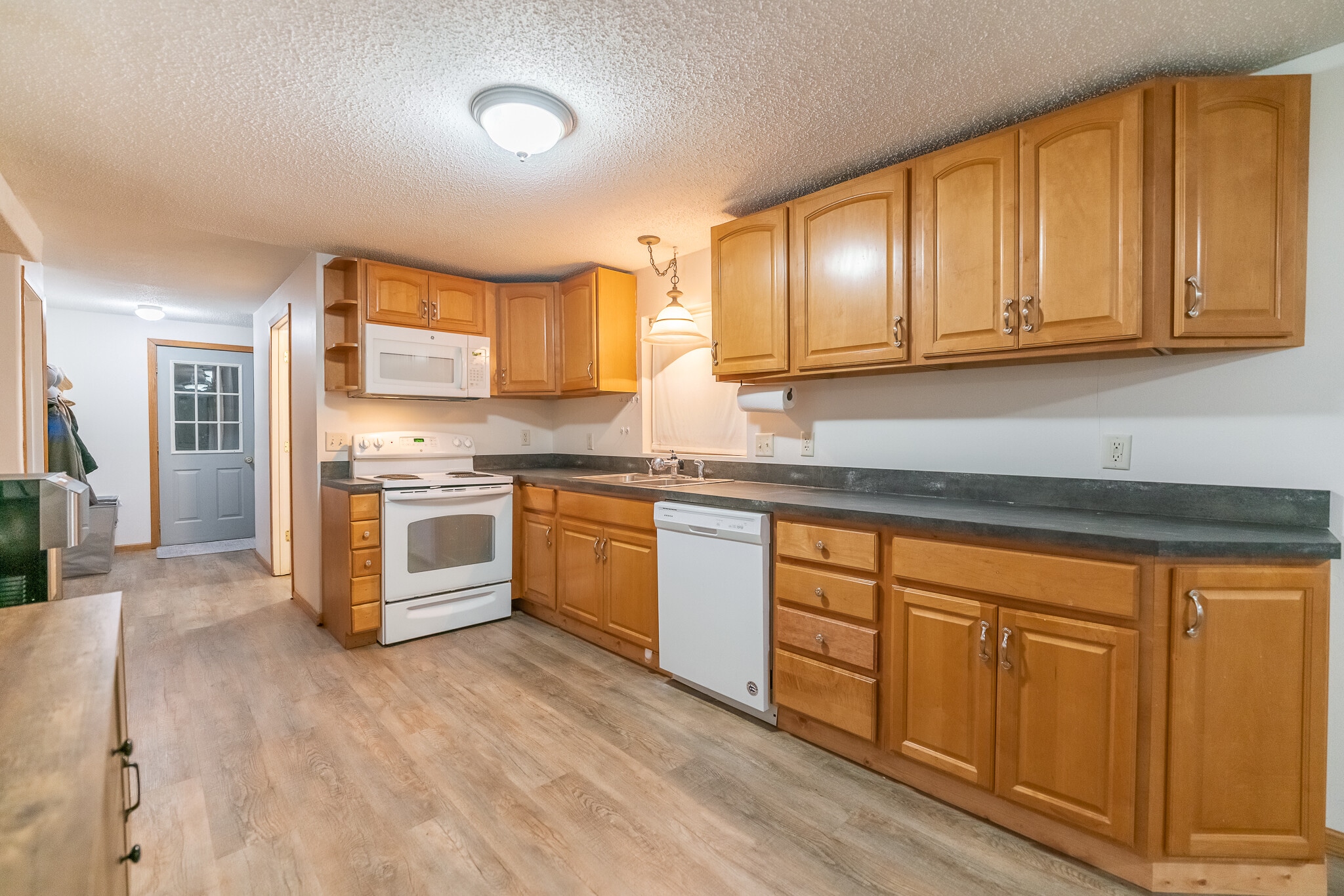 Kitchen. - 515 2nd St W
