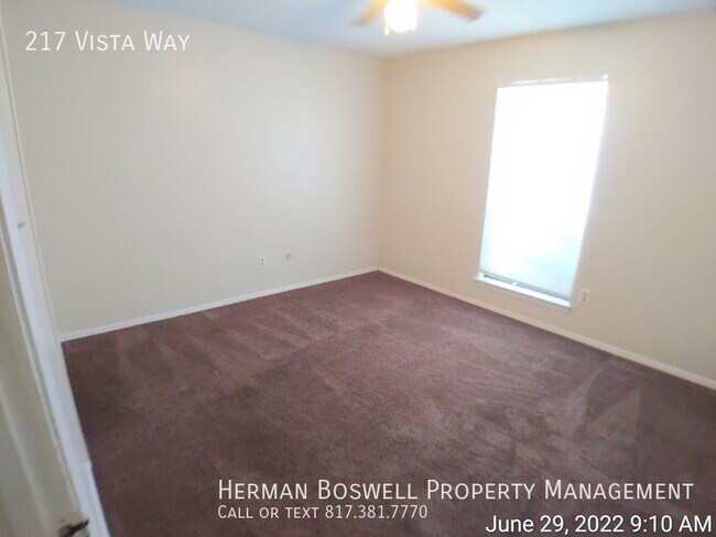 Building Photo - 217 Vista Way
