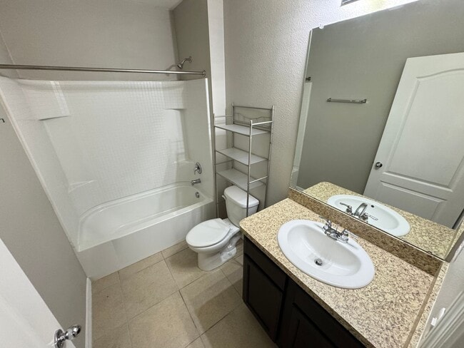 Building Photo - Beautiful 4 Bedroom 2 Bathroom Home in Bartow!