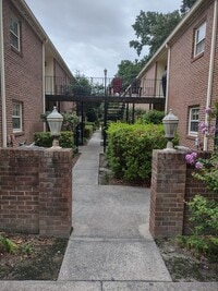 Building Photo - Lovely Two Bedroom/Two Bath Condo - THREE ...