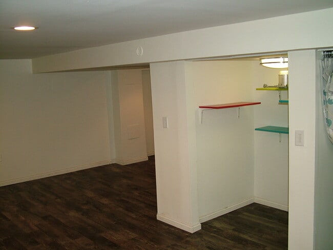 Building Photo - 5965 W Touhy Ave