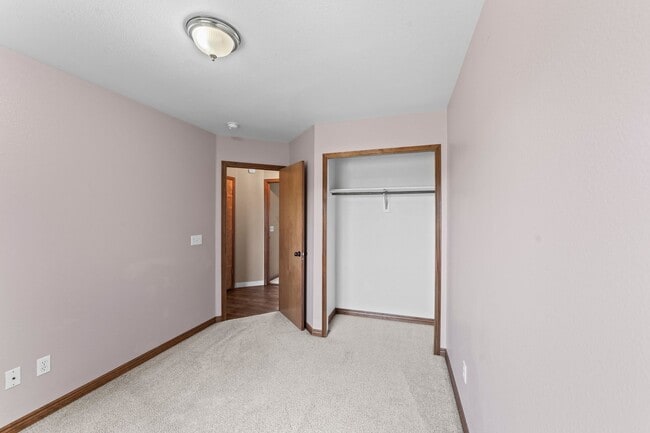 Building Photo - Beautiful 4 Bedroom Broadmoor Glen home - (D12 Schools)