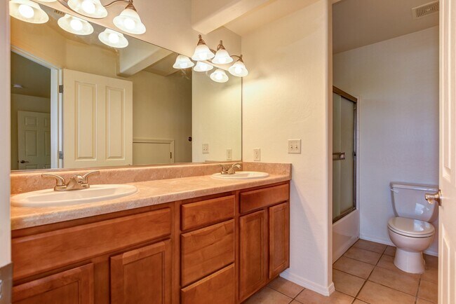 Building Photo - 221 Spring St