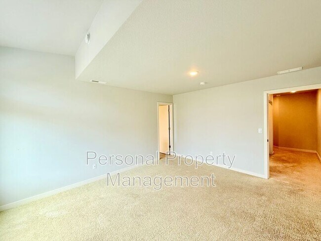 Building Photo - 3541 NE 61st Way