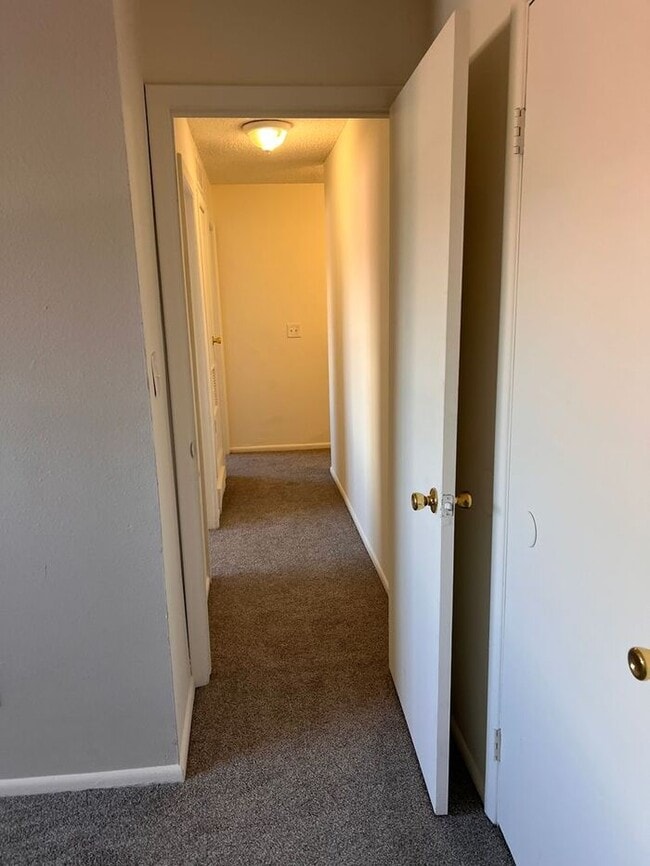 Building Photo - Spacious Three Bedroom Townhome in Westmin...