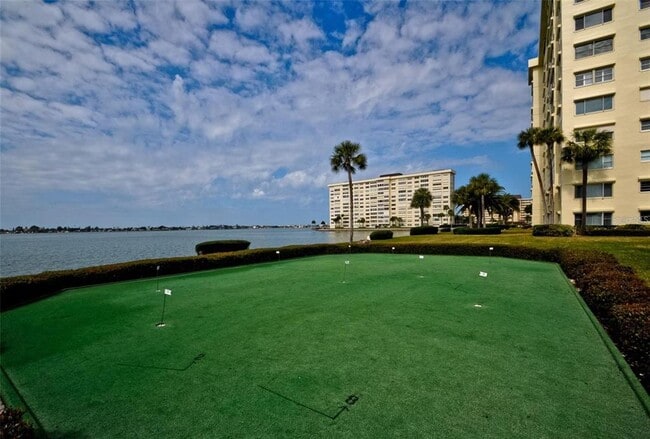 Building Photo - 4650 Cove Cir