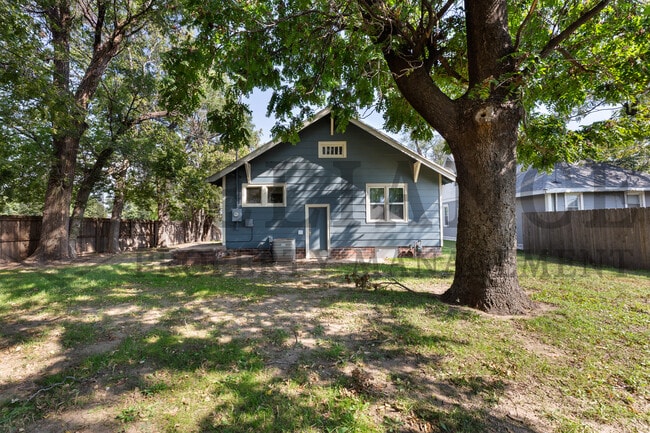 Building Photo - 221 N Walnut St