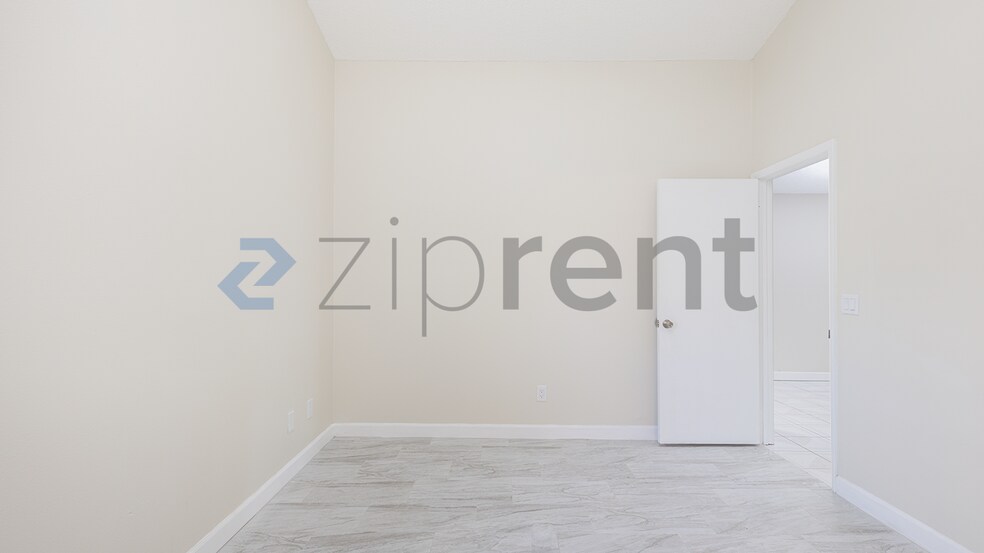 Building Photo - Unit