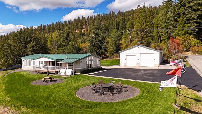 Building Photo - BRAND NEW! Fully furnished and stocked Single Level Home...Easy & Beautiful Living with a stunnin...