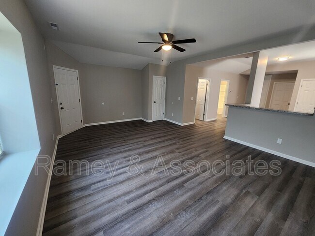 Building Photo - 515 S 20th St