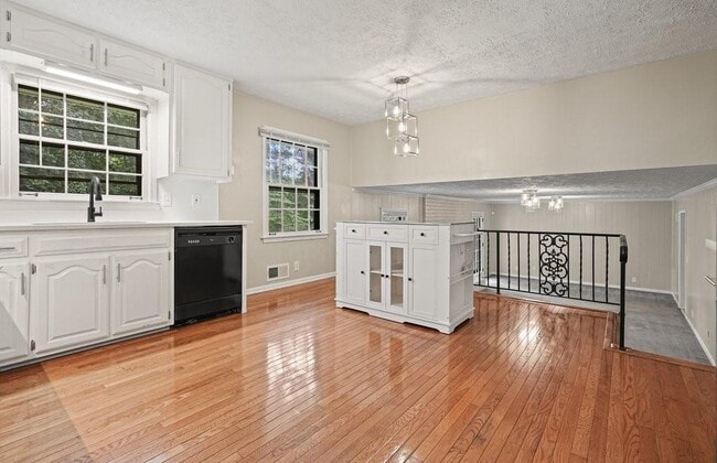 Building Photo - 1524 Brompton Ct