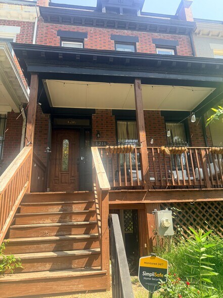 Building Photo - 1216 E St NE