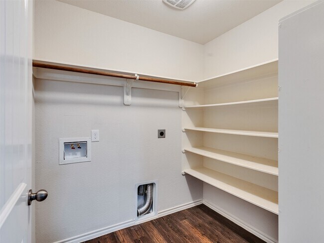 Building Photo - 2806 Morgensen Dr