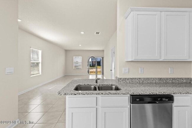 Building Photo - 46 Oarsman Xing Dr