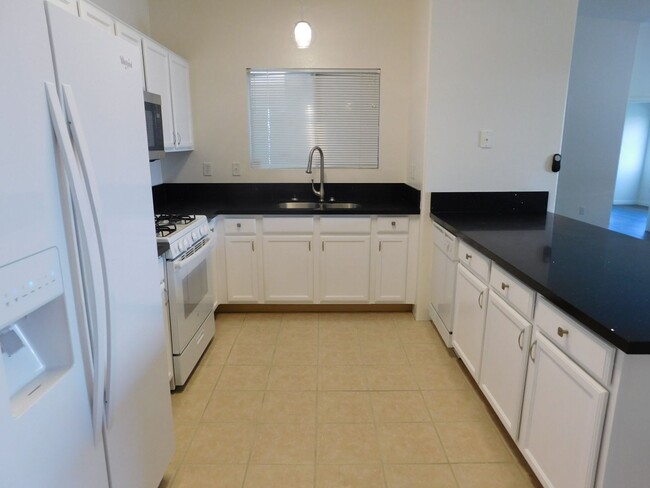 Building Photo - SPACIOUS 3 BEDROOOM CONDO*SOUTHWEST AREA*C...