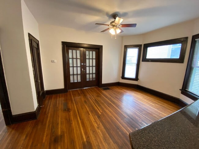 Building Photo - 2257 Indianola Ave