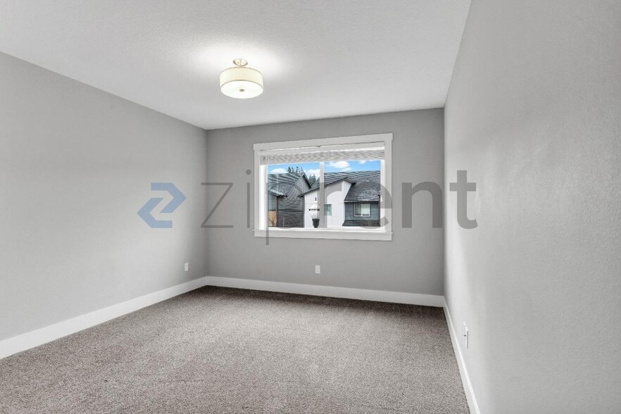 Building Photo - 12028 NE 108th St