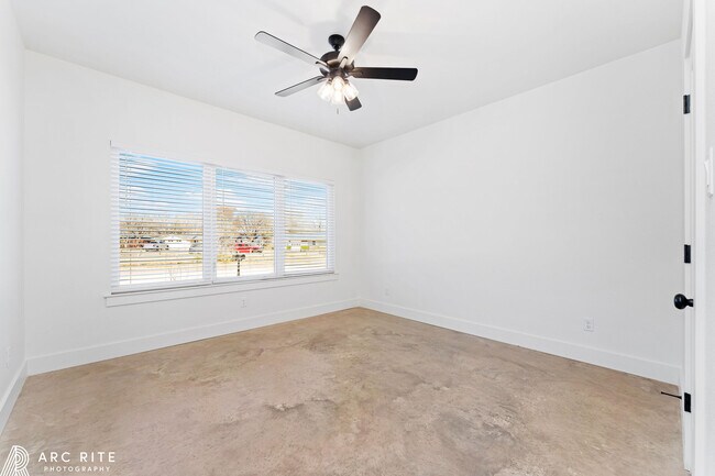 Building Photo - 4527 22nd Pl