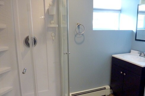 Full bath - 242 Bedford Rd