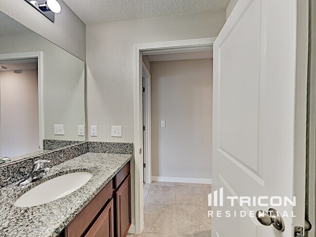 Building Photo - 1748 Broad Winged Hawk Dr