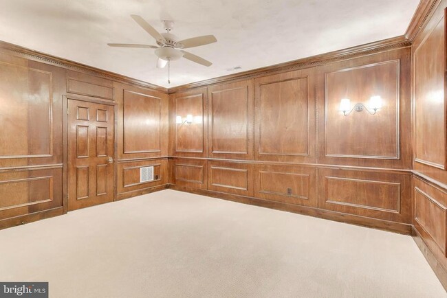 Building Photo - 4001 N Ridgeview Rd