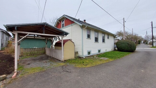 Building Photo - Classic North Everett 2 bed 1 bath home w/...