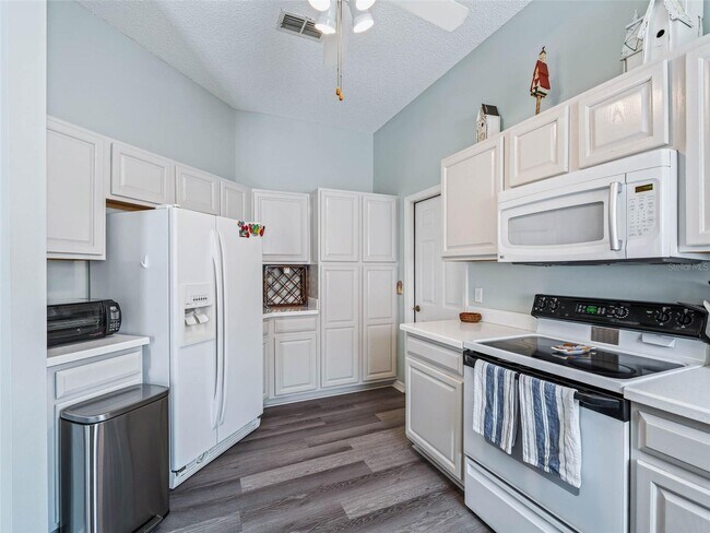Building Photo - 901 San Benito Ln
