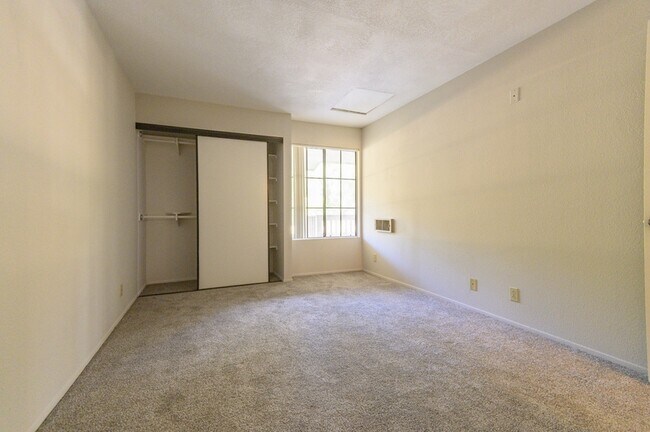Building Photo - 12590 Carmel Creek Rd