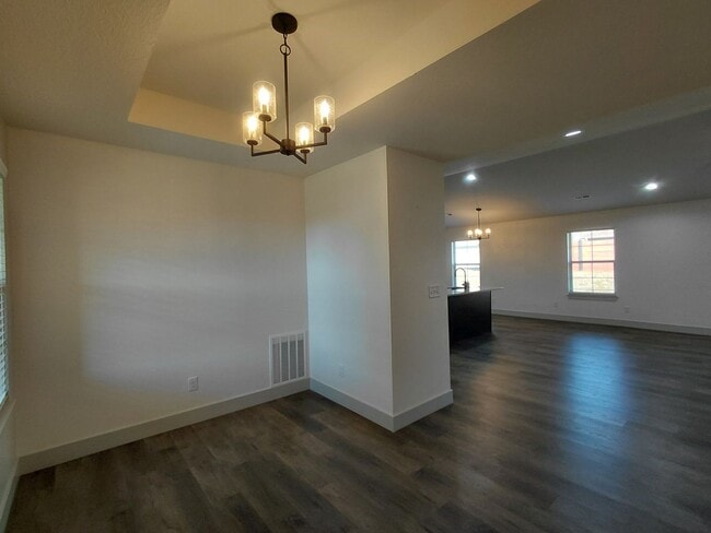 Building Photo - Beautiful home close to post