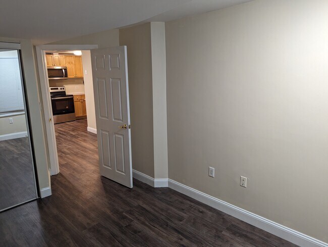 Building Photo - 41 May St